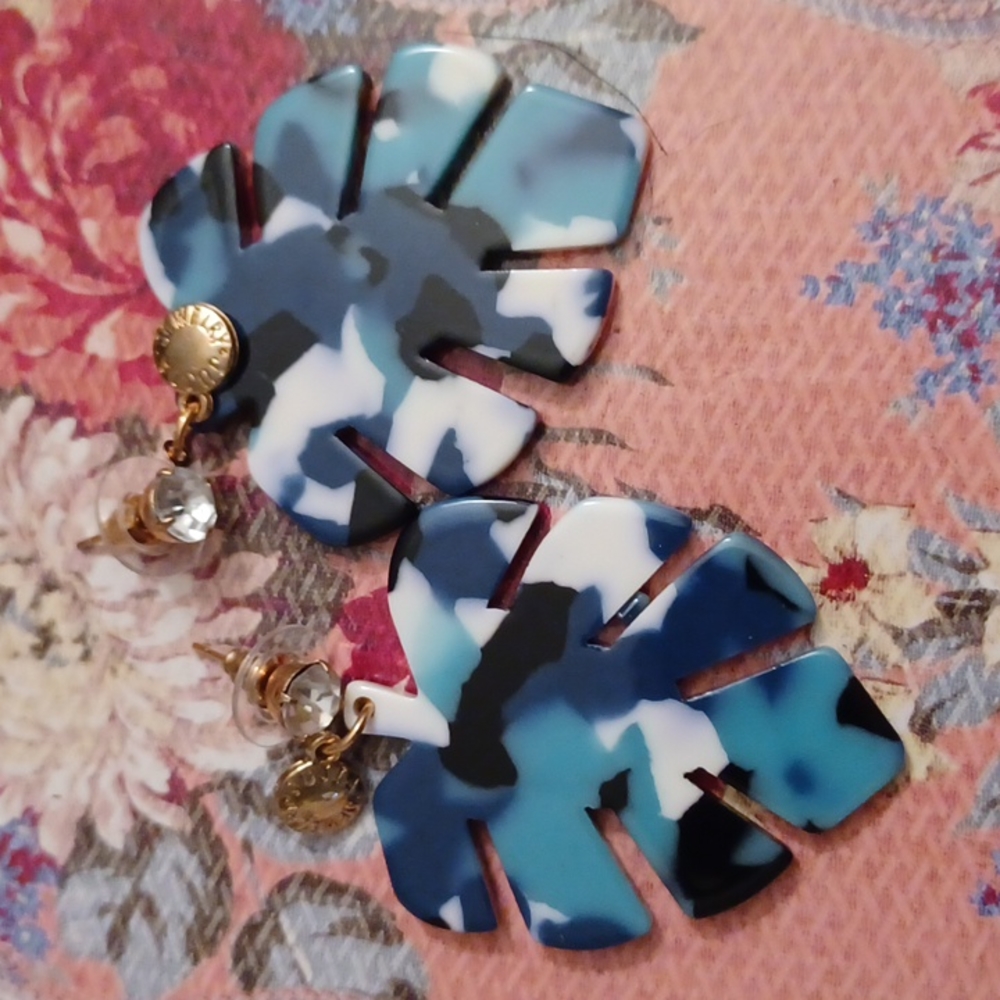🎉💃🎉🌿🦋🌿HOST PICK 🎉💃🎉🌿 🦋🌿NWOT BEAUTIFUL EARRINGS